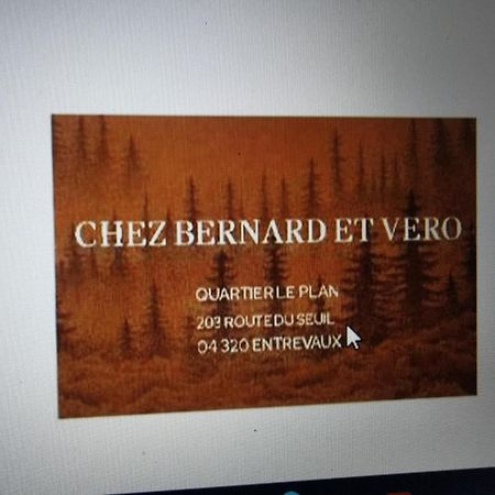 Chez Vero Et Bernard Entrevaux Kültér fotó